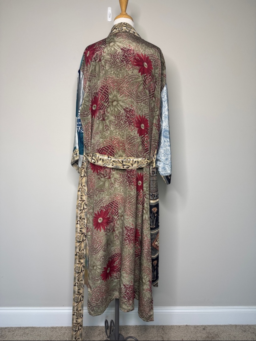 Patchwork Kimono Robe with Floral Prints Size XL Comfy Oversized w/ Pockets - Picture 3 of 9